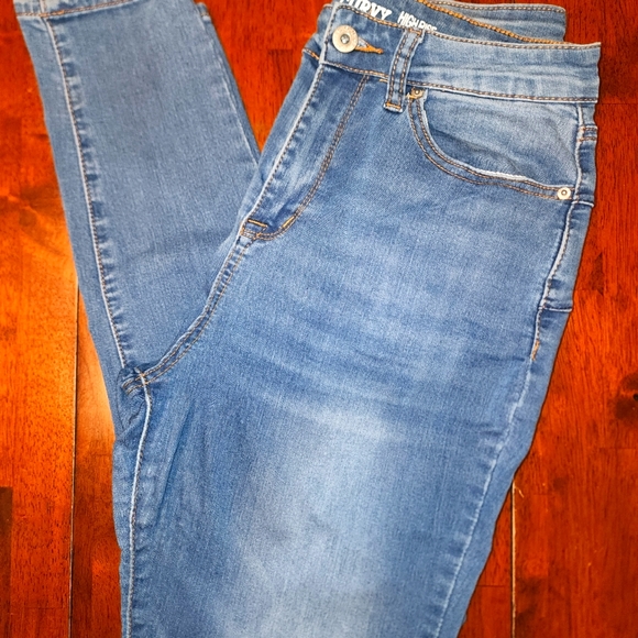 Mid Rise Booty Support Skinny Jeans - Picture 3 of 5